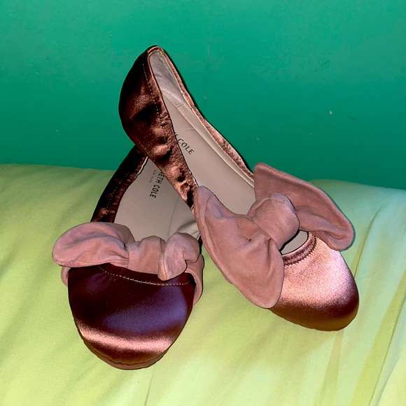 Kenneth Cole Shoes - Adorable Kenneth Cole New York satin flats